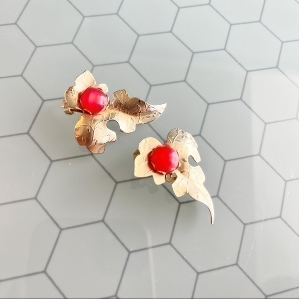 Vintage Avon Clip On Earrings Gold Plated Leaves Red Gem